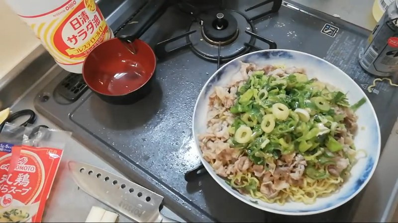 皿に盛り、豚肉とねぎダレをのせる の画面