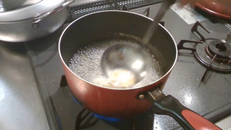 アクを取りながらかつおだしを加え、味噌を溶き入れる の画面