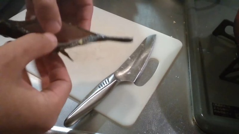 骨まで食べられるよう、両面に切れ目を入れる の画面