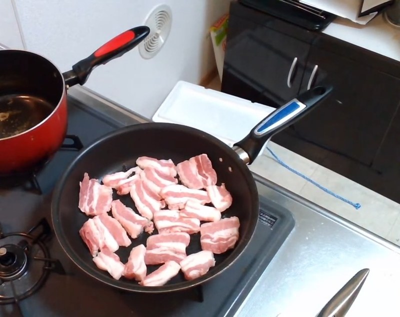 フライパンで豚肉を焼く の画面