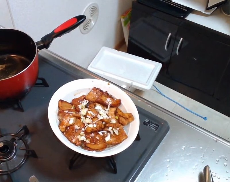 薬味と卵をのせて仕上げる の画面