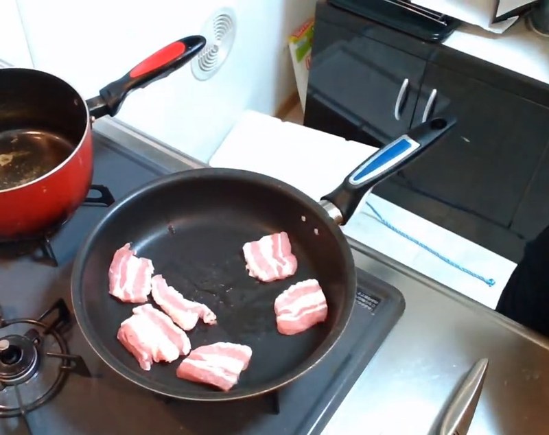 フライパンで豚肉を焼く の画面
