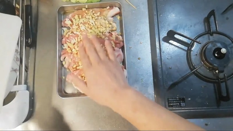 薬味と調味料を肉になじませる の画面