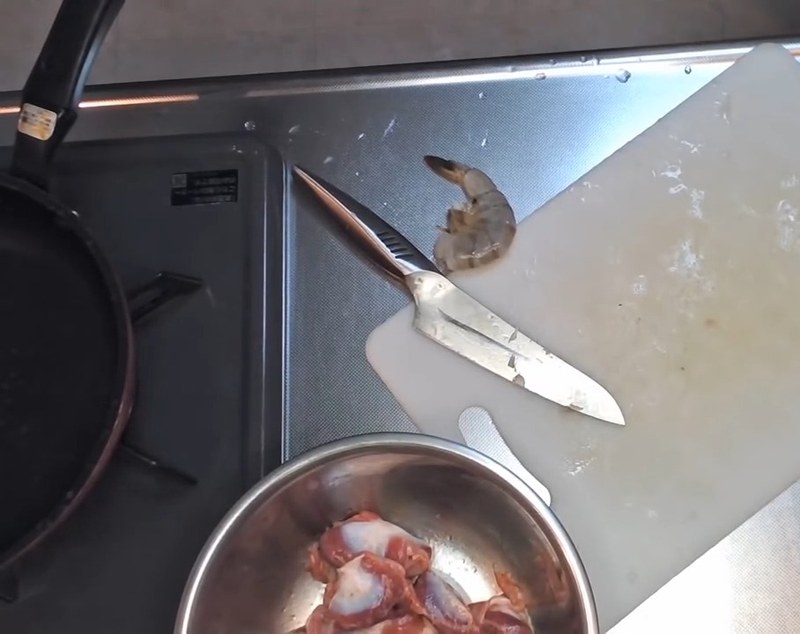 海老の殻をむき、背わたを取る の画面