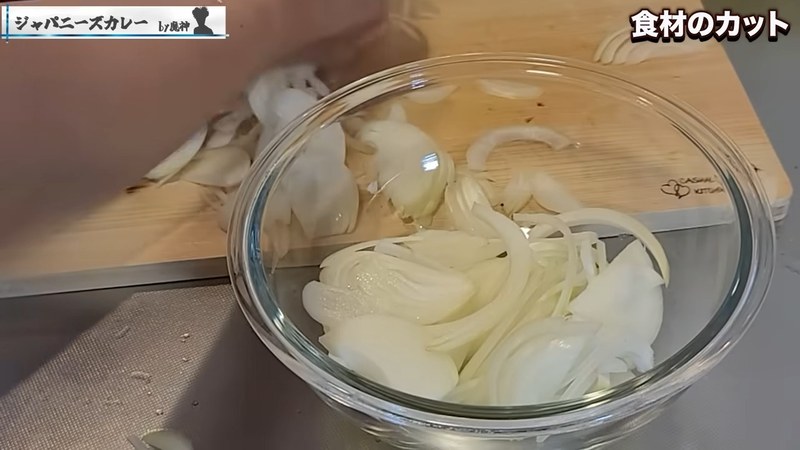 玉ねぎをボウルに移し、レンジで加熱する の画面