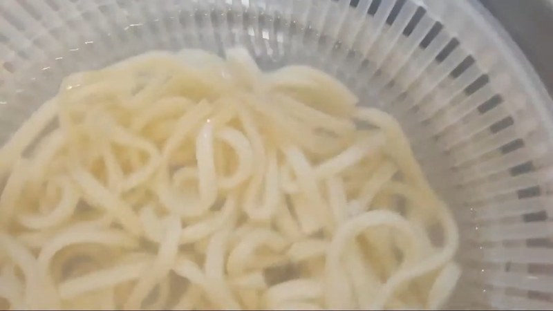 冷凍うどんを温め、冷水でしめる の画面