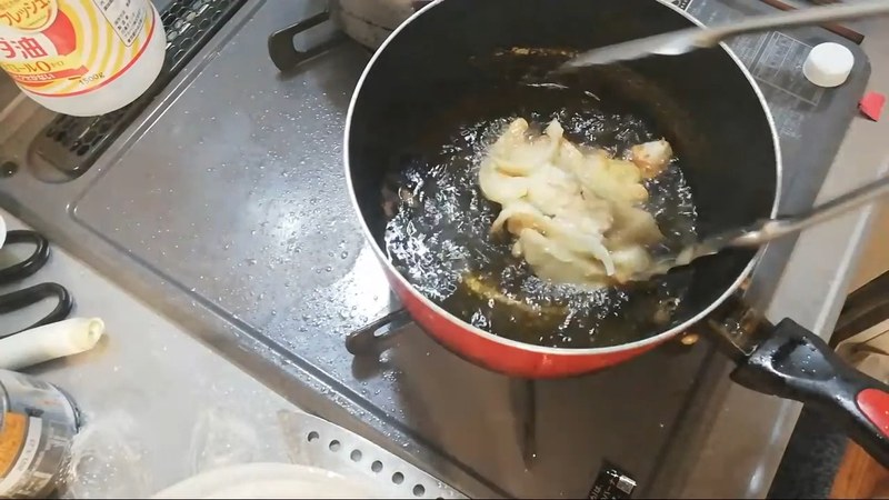 170度の油できつね色に揚げ、油をきる の画面