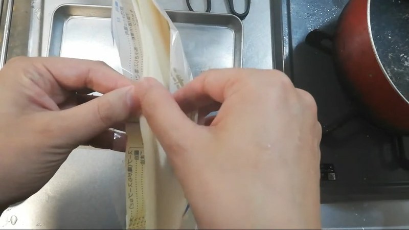 春巻きの皮を濡れ布巾で拭き、そっと剥がす の画面