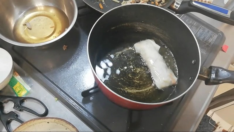180度前後の油できつね色になるまで揚げる の画面