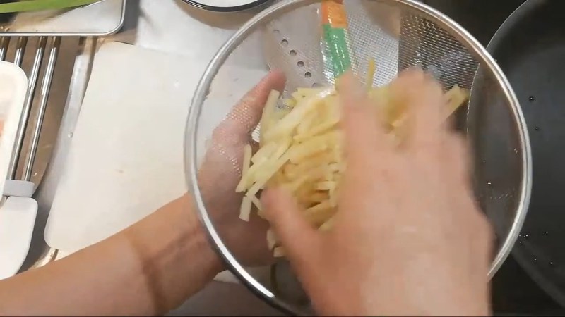 椎茸を戻して絞り、たけのこを洗っておく の画面