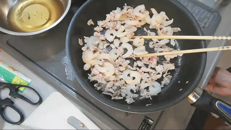 えびを酒で炒め、たけのこを加える の画面
