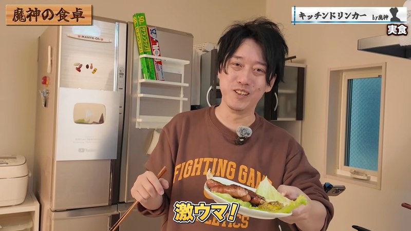 ウインナーを食べる布団ちゃん
