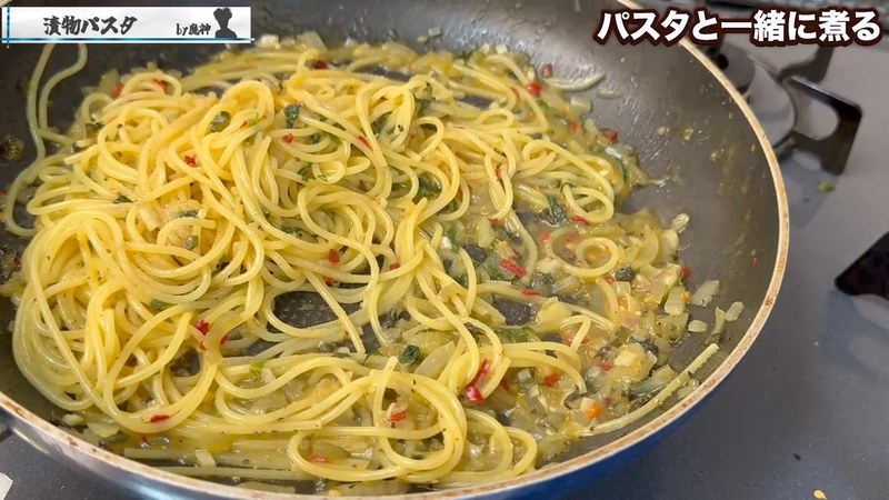 汁気が飛ぶまで煮詰め、黒こしょう・塩こしょうで味を整える の画面