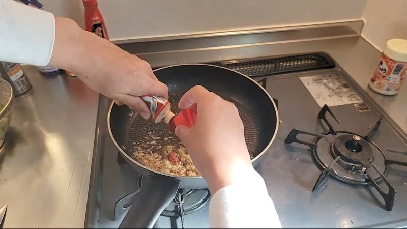 豆板醤を加えて炒める の画面