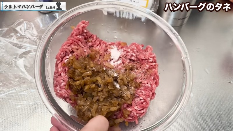 挽肉にナツメグと下味、玉ねぎと卵を加える の画面
