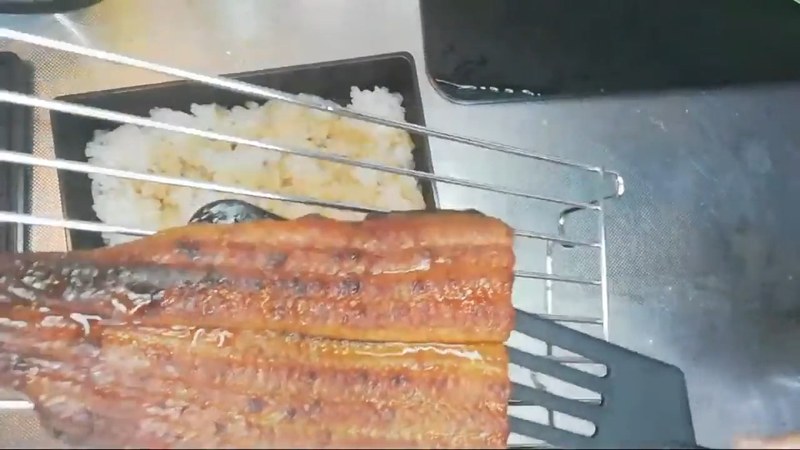 うなぎの表面をバーナーで炙る の画面