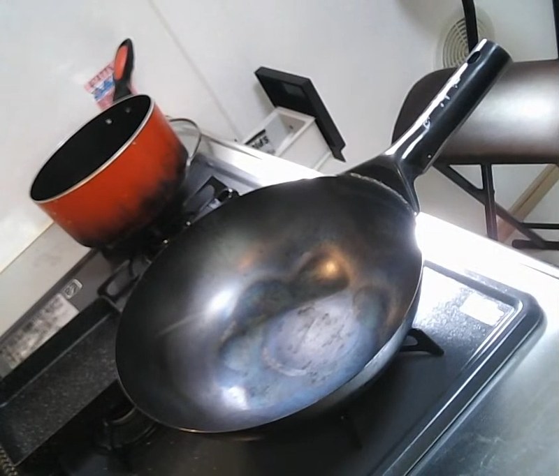 フライパン（中華鍋）を強火でしっかり熱し、油をたっぷりひく の画面