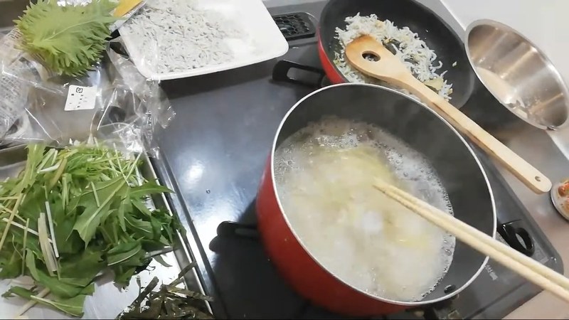 パスタを茹で上げ、明太ミルクソースとよく和える の画面