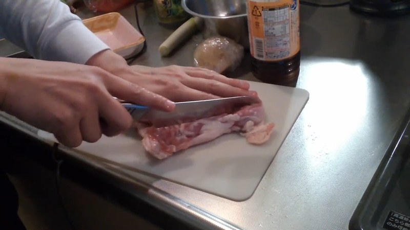 鶏もも肉を削ぎ切りにする の画面