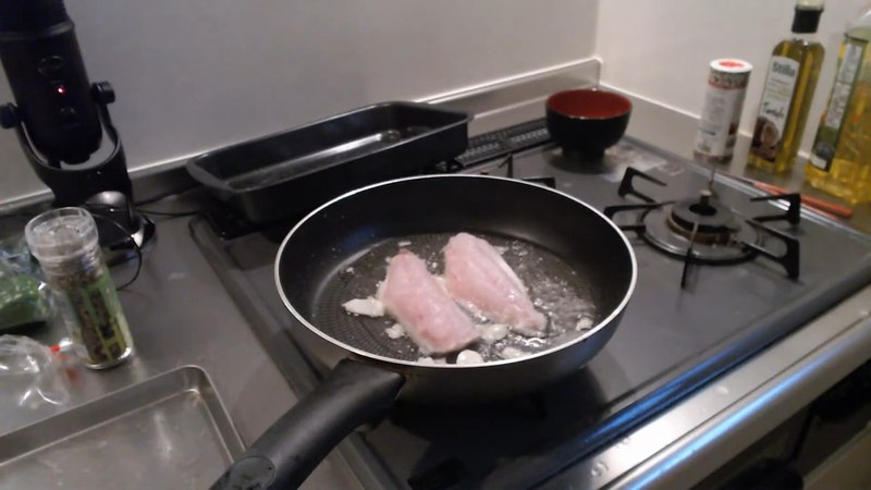 オリーブオイルで魚の表面を焼く の画面