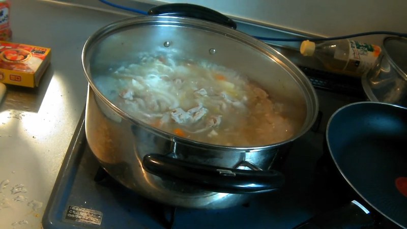 弱火にしてカレールウを溶き入れる の画面