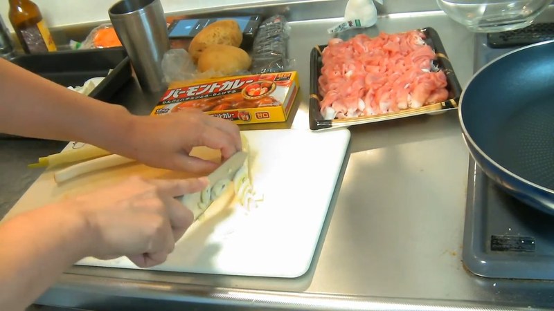 玉ねぎ・長ねぎ・にんじんを薄切りにする の画面