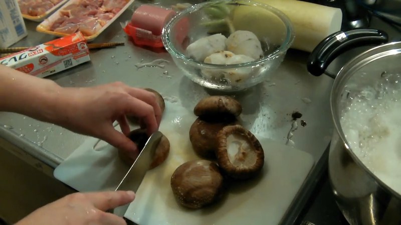 椎茸と鶏肉を加える の画面