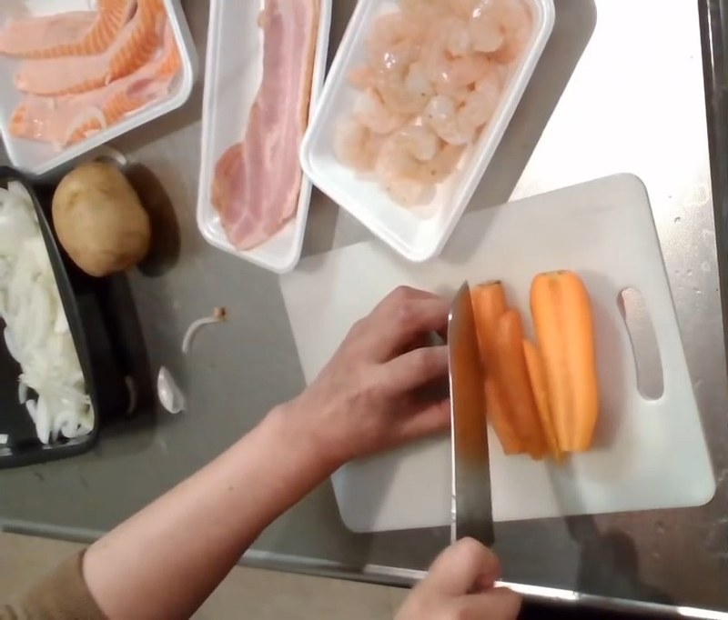 玉ねぎ・にんじん・じゃがいもを切る の画面