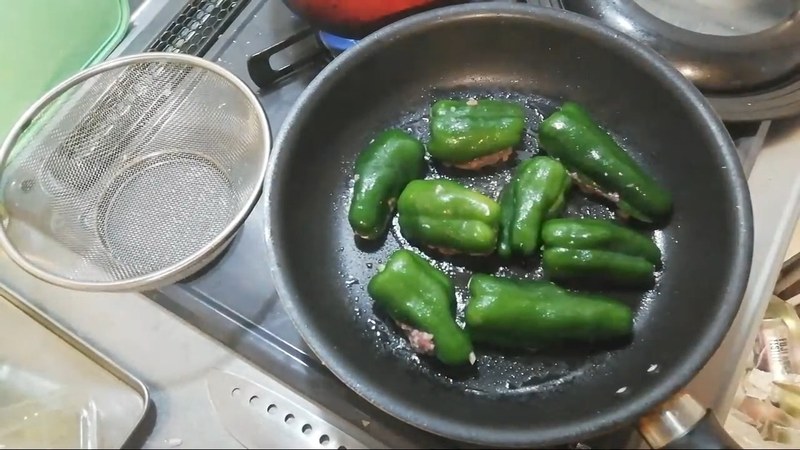 裏返して蓋をし、弱火で火を通す の画面