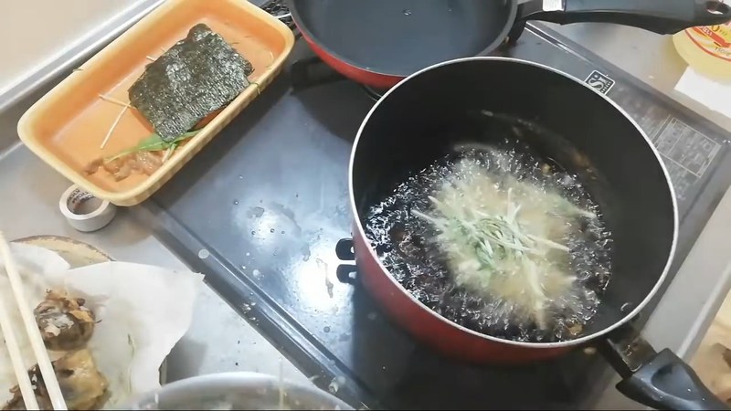 大さじ1ずつすくって油に落とし、30秒ほど揚げる の画面