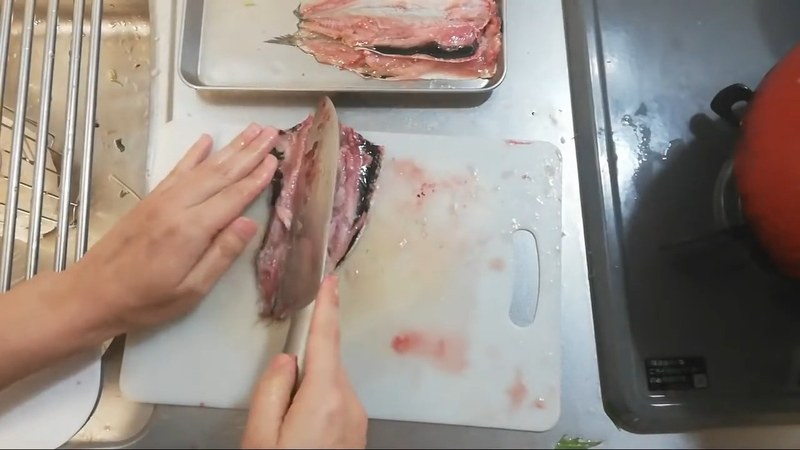 中骨と腹骨を手で外す の画面