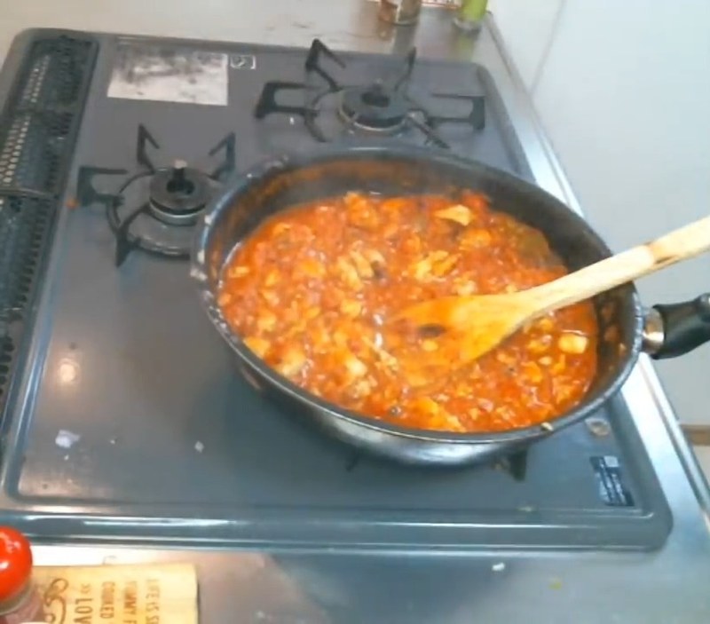 カレー粉と塩で味を調え、煮詰める の画面