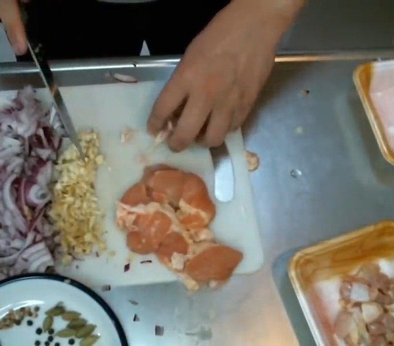鶏肉を一口大に切る の画面