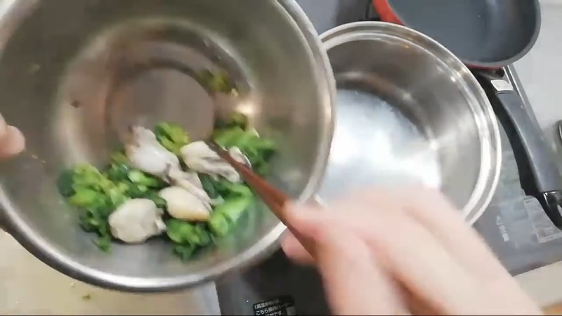 菜の花と牡蠣を合わせ、ポン酢とごまをかける の画面