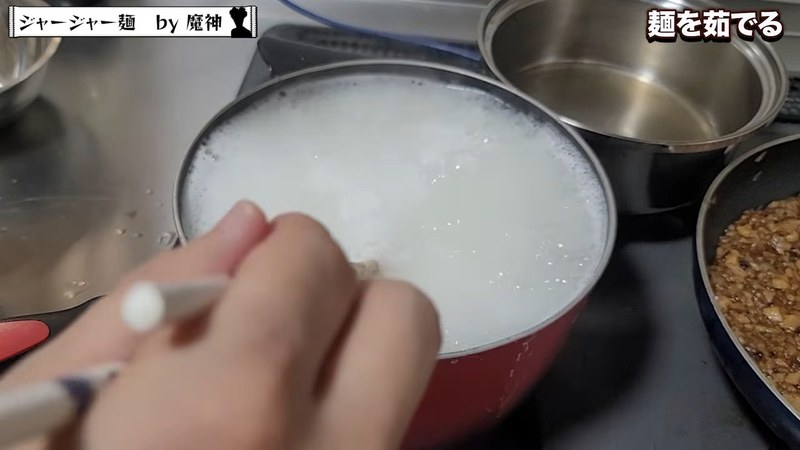 麺を茹でて冷水でしめる の画面