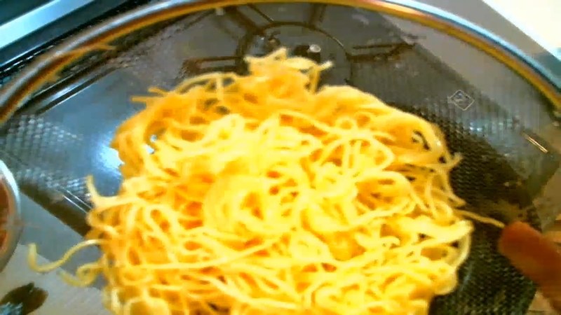 麺を洗ってほぐし、水を切る の画面