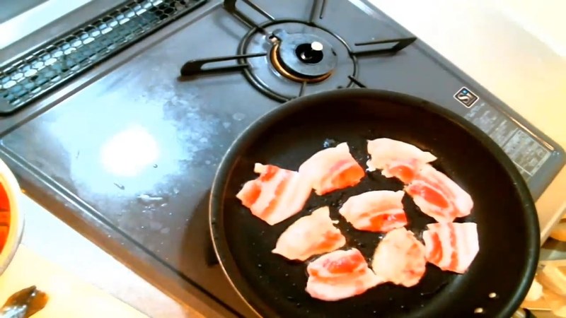 焼いた麺を取り出し、豚バラを焼く の画面