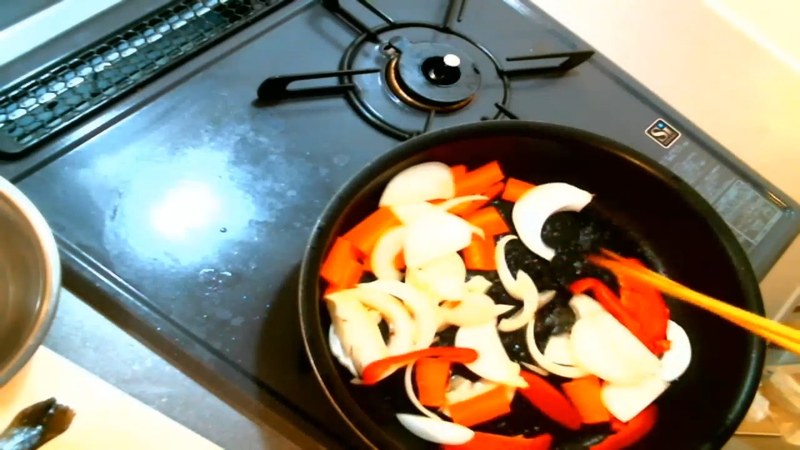 豚の脂で野菜を強火で炒める の画面