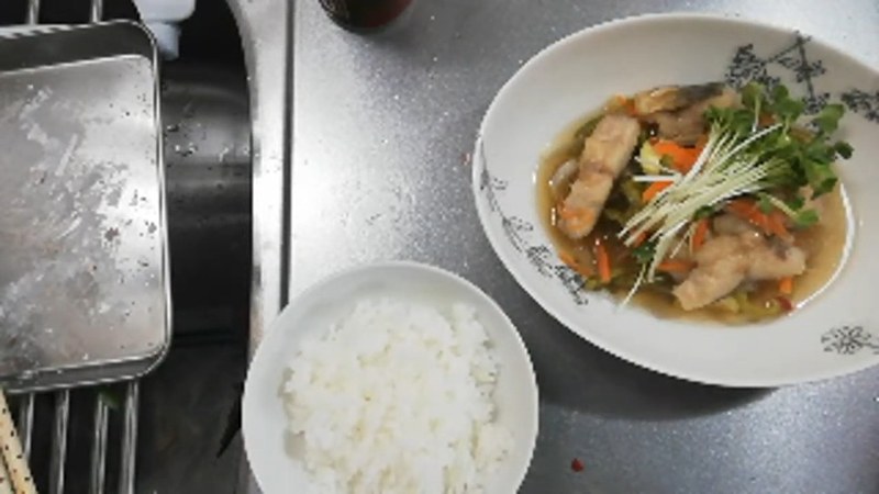 器に盛り、かいわれ大根を添える の画面