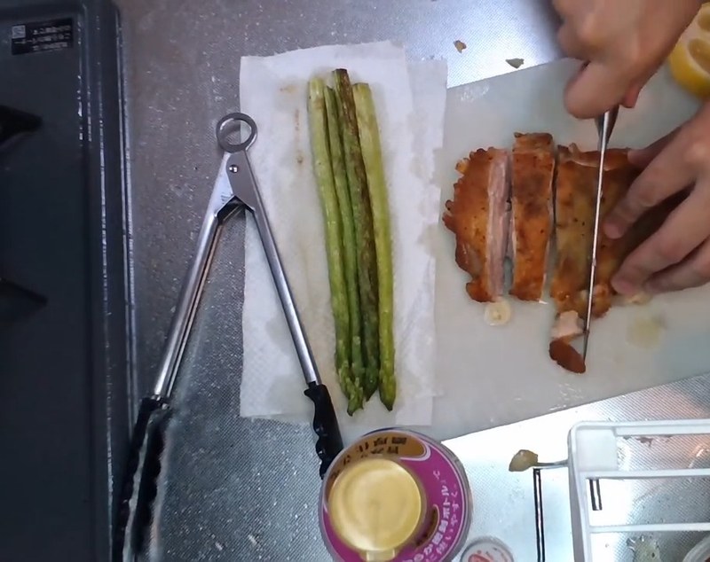 鶏肉を切り分けて盛り付ける の画面