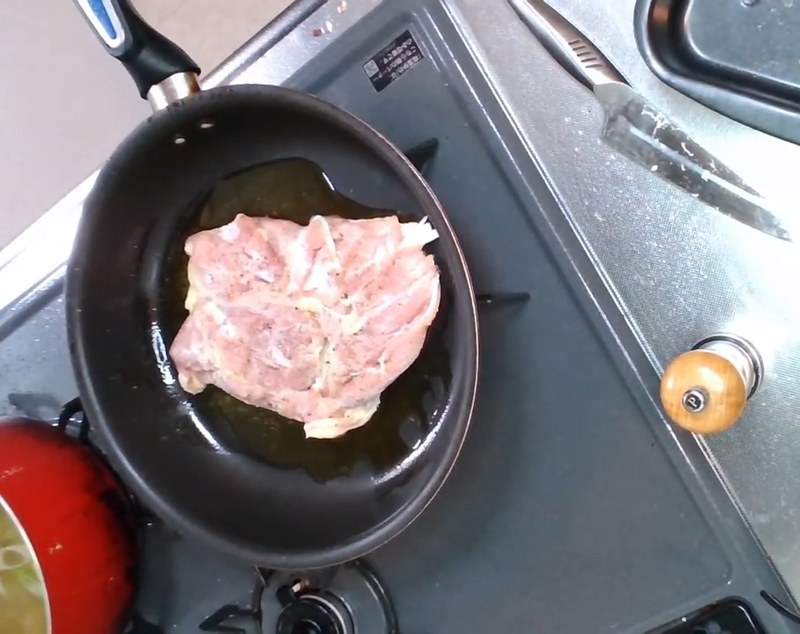 フライパンで皮目からじっくり焼き、裏返す の画面