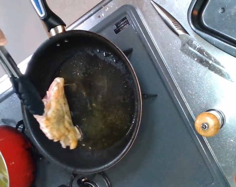 フライパンで皮目からじっくり焼き、裏返す の画面