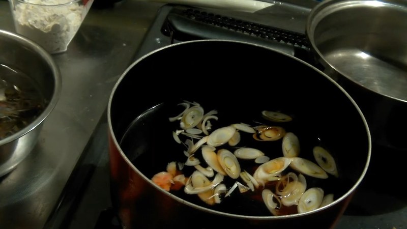 そばつゆを作り、鶏もも肉を煮る の画面