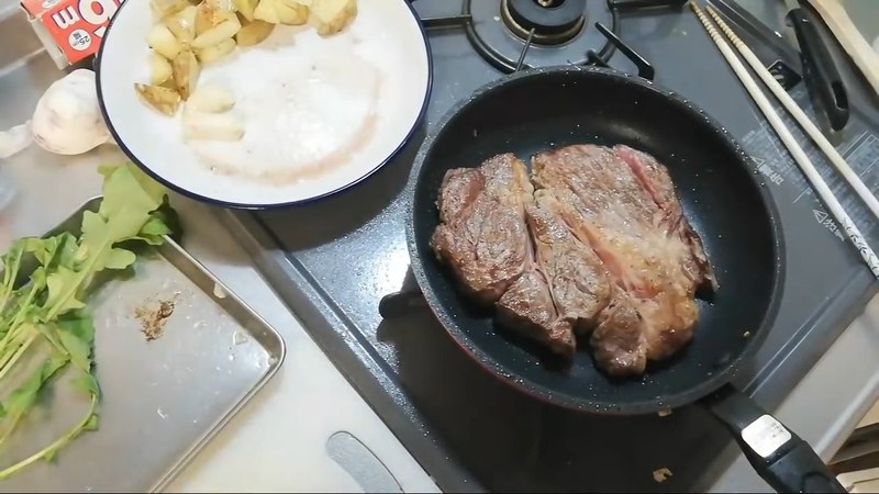 休ませたお肉をもう一度強火で焼き直す の画面