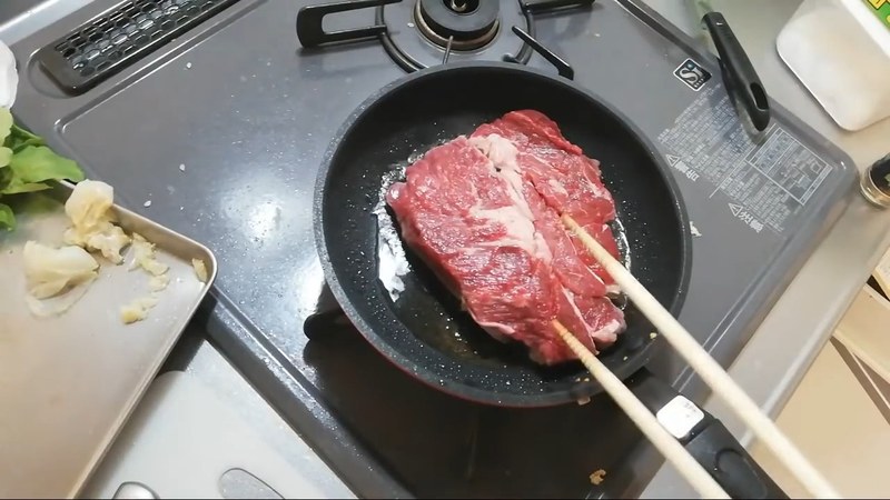 強火のフライパンで片面ずつ1分焼く の画面