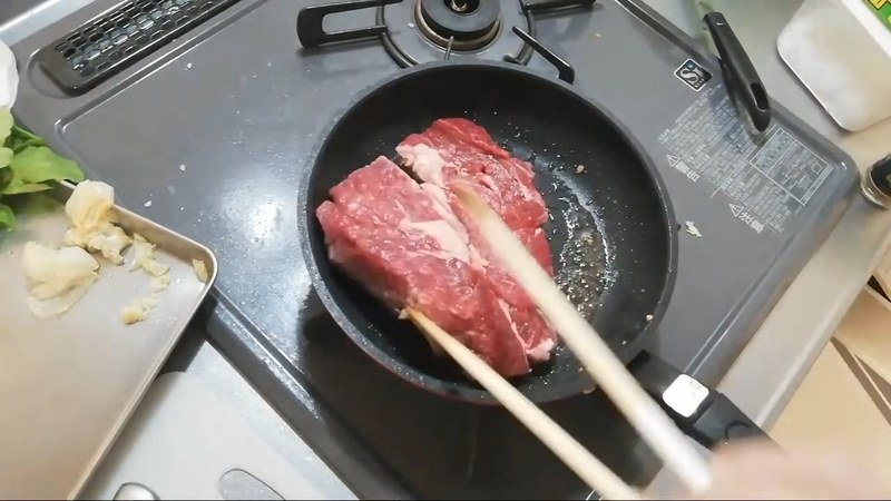 強火のフライパンで片面ずつ1分焼く の画面