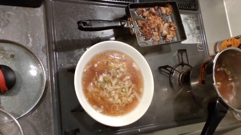 丼にスープを注ぐ の画面