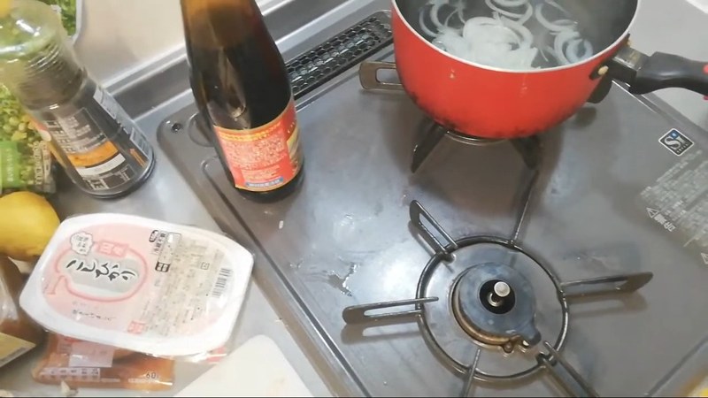湯に玉ねぎを入れて煮る の画面