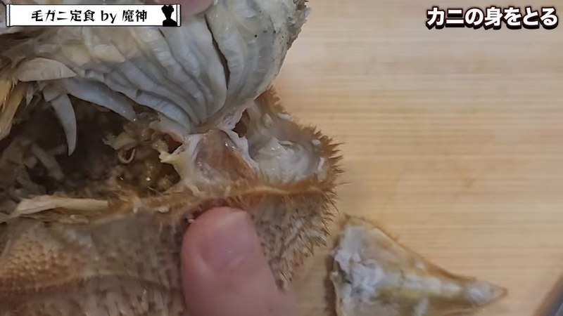 甲羅を開けてかにみそを取る の画面