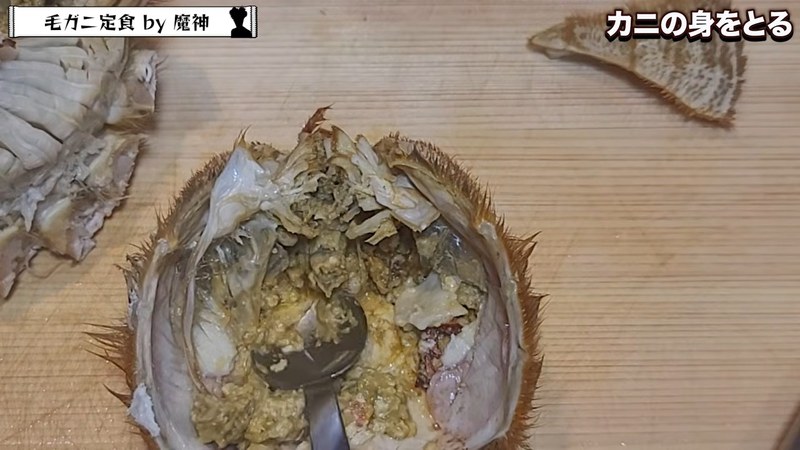 甲羅を開けてかにみそを取る の画面